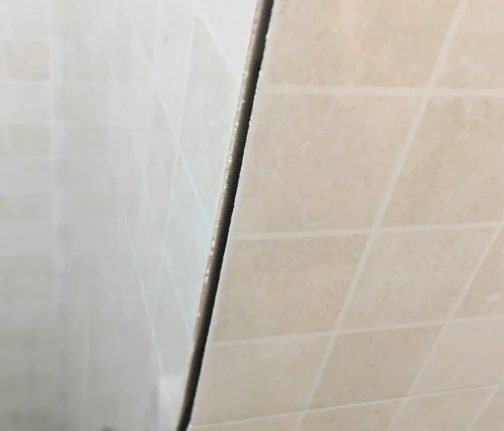 海兴瓷砖空鼓维修公司分享阳台瓷砖脱落的修复过程可以分为以下几个步骤